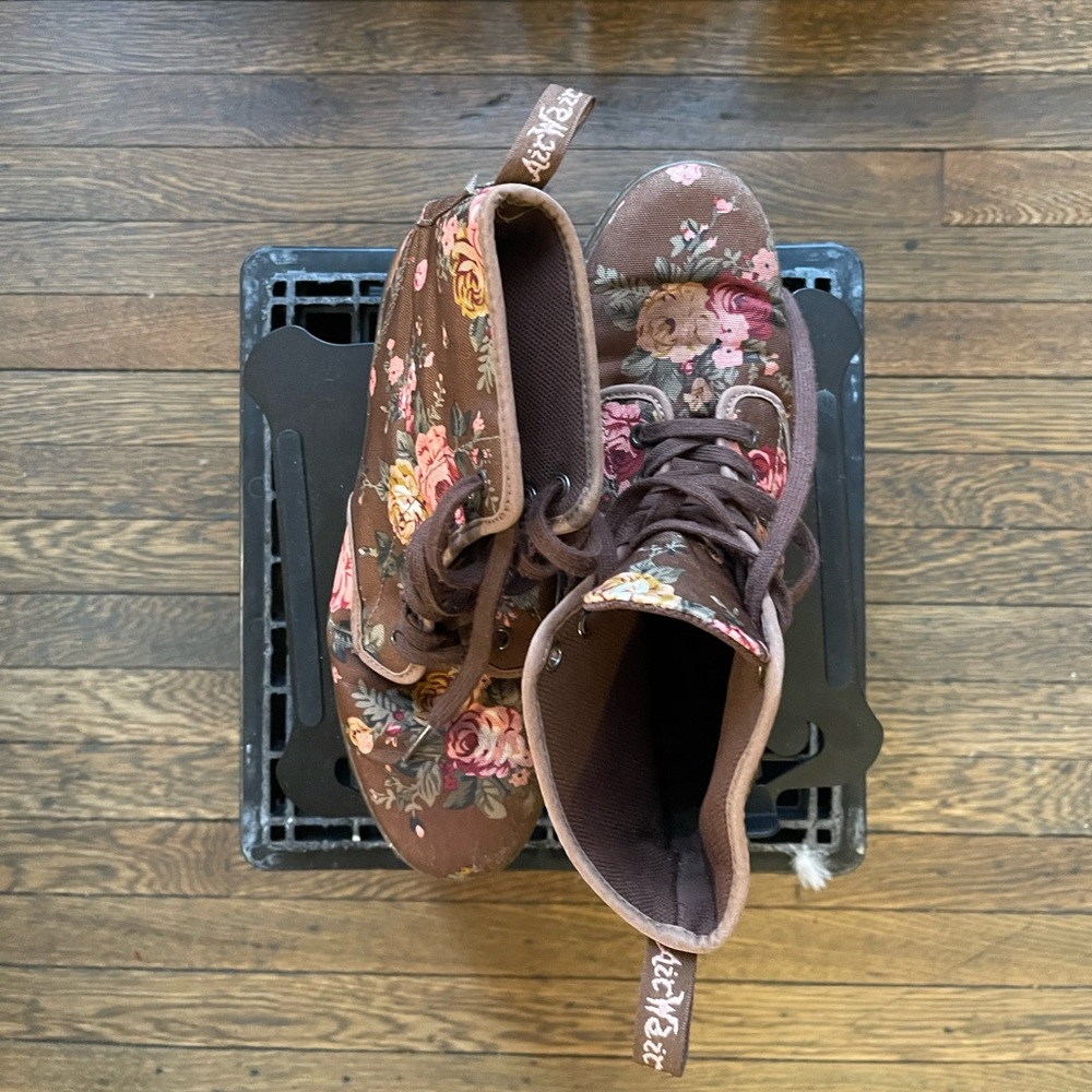 Floral print doc Martin